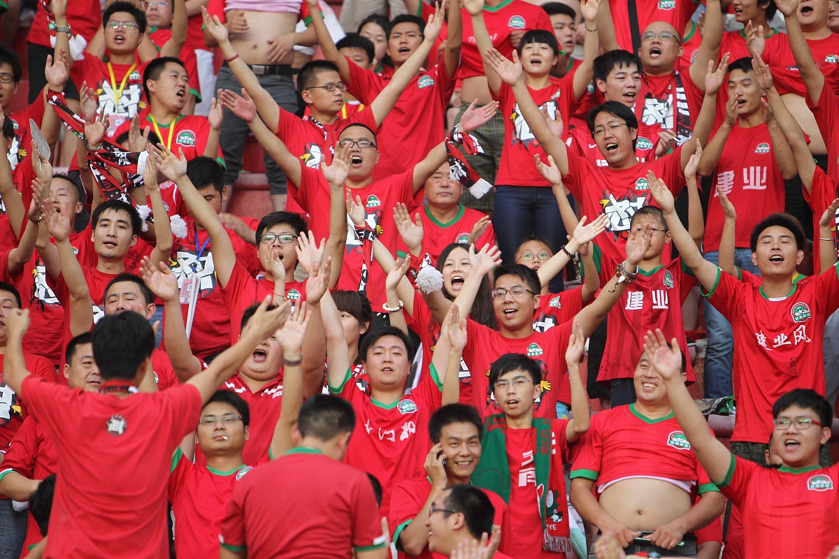 热门娱乐游戏-关于球场外的努力与拼搏！国足表现受到球迷肯定的信息